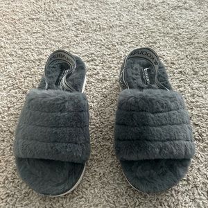 Kooalaburra by Ugg Fluff Yeah slide. Size 6